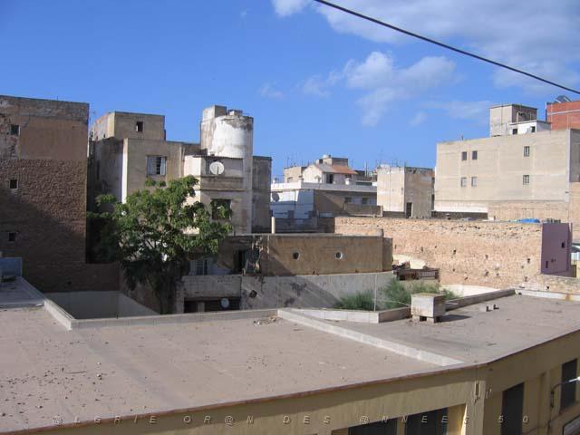 VOYAGE ORAN SEPTEMBRE 2006 500 16 sept. 06 - matin- DEPUIS LE NO 1 DE LA PLACE HOCHE.JPG